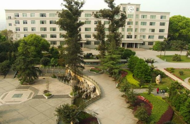 某学院(图1)